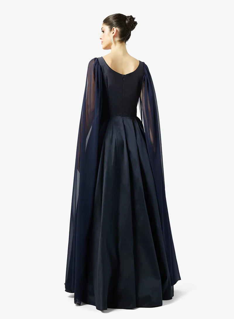 نمشي x فستان سهرة بقصة  وأكمام منفوشة